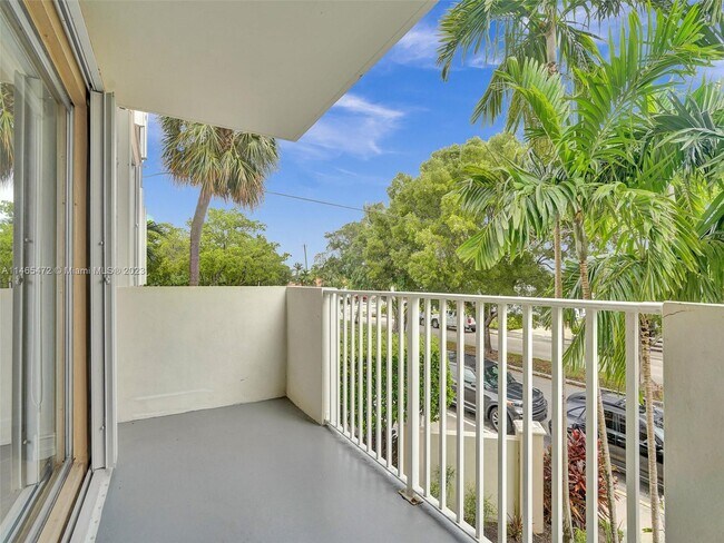 Building Photo - 1455 N Treasure Dr