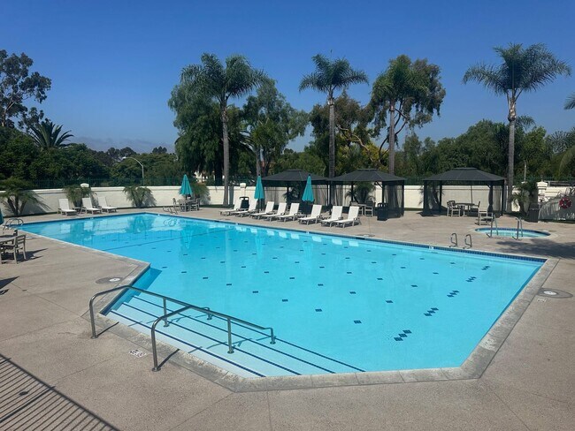 Building Photo - 3 Bedroom(plus loft), 2.5 Bath Home with S...