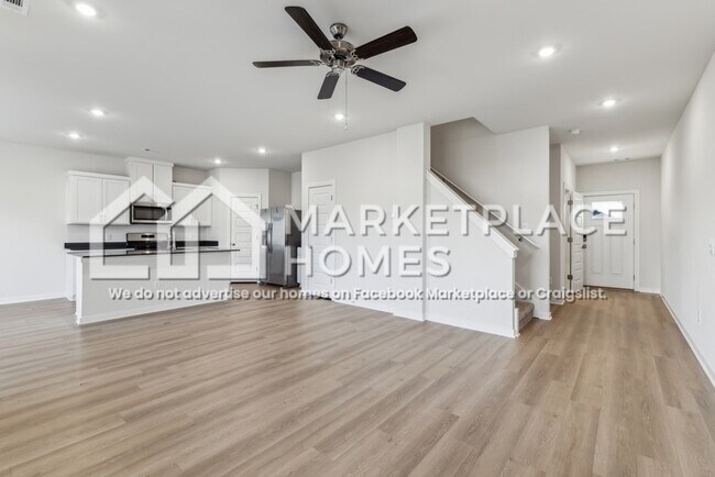 Building Photo - 3726 Pinecrest St