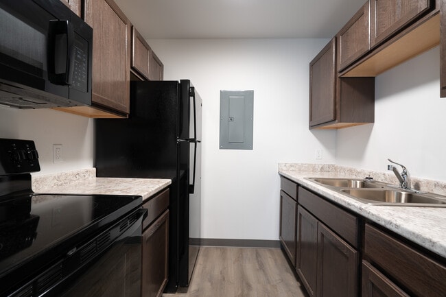 Building Photo - Cedar Rapids 2 bd