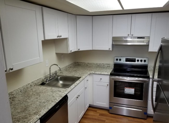 Building Photo - Rumsey Island Living!