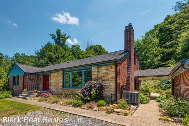 Building Photo - 2 br, 1.5 bath House - 2102 Walnut Creek Road