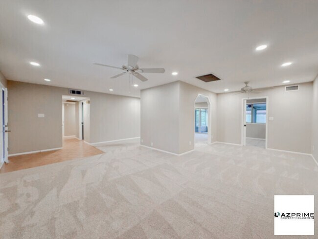 Building Photo - Spacious 4/2 Tempe Home!