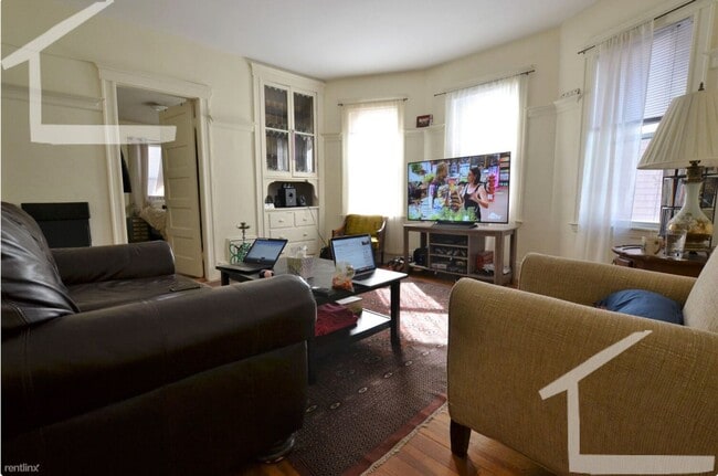 Building Photo - Amazing 3 bed in lower Allston.....