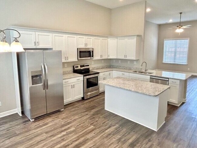 Foto del edificio - Now Leasing a 4-bedroom 2.5 bath home in M...