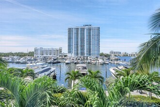 Building Photo - 17111 Biscayne Blvd