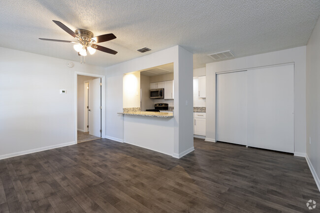 1BR, 1BA - 600SF - Premium - Topaz Retreat