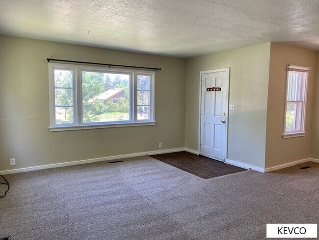 Building Photo - Cute Cottage House with Private Courtyard + Walking Distance to CSU!
