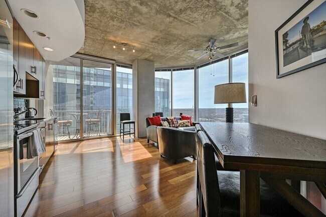 Building Photo - 360 Nueces St