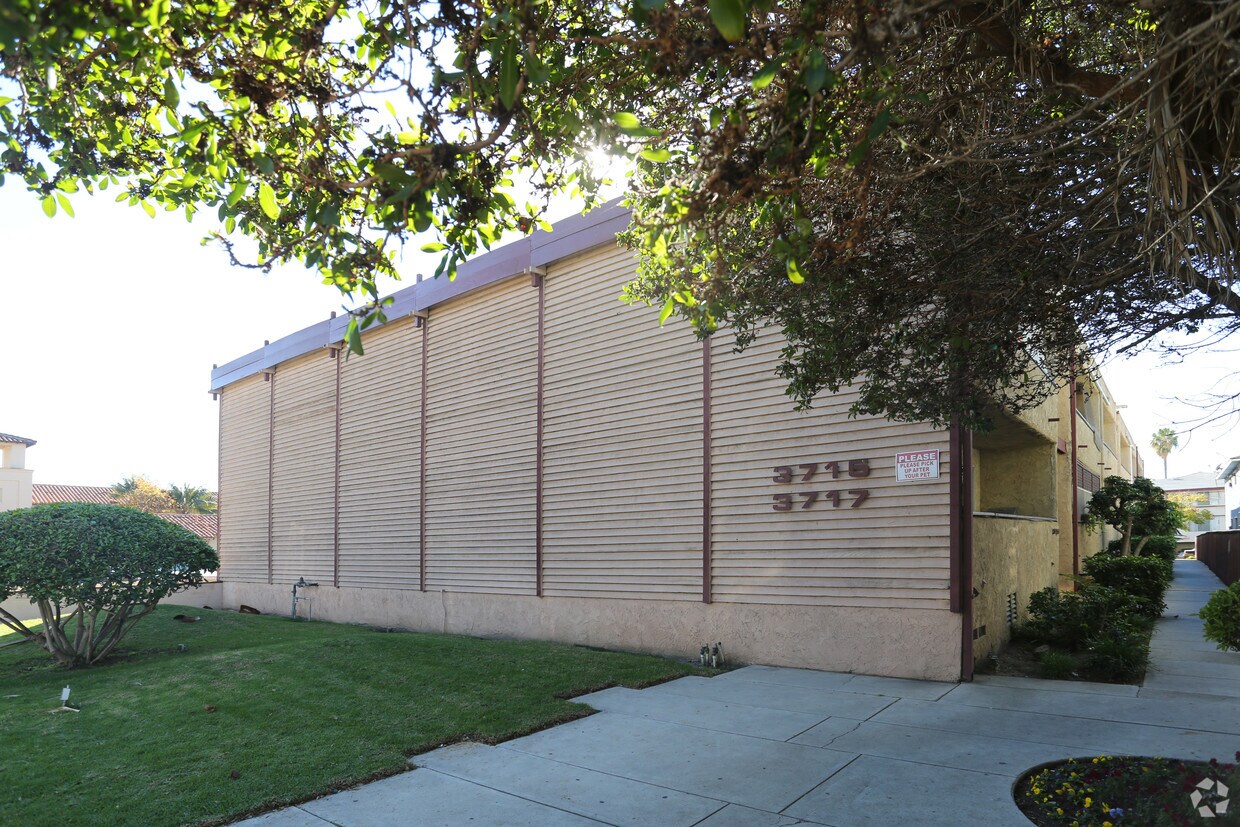 Foto del edificio - 3715 Hughes Ave