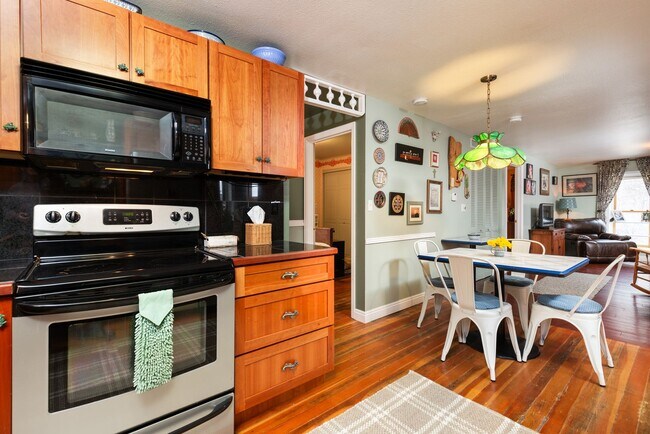 Building Photo - 316 W Main St