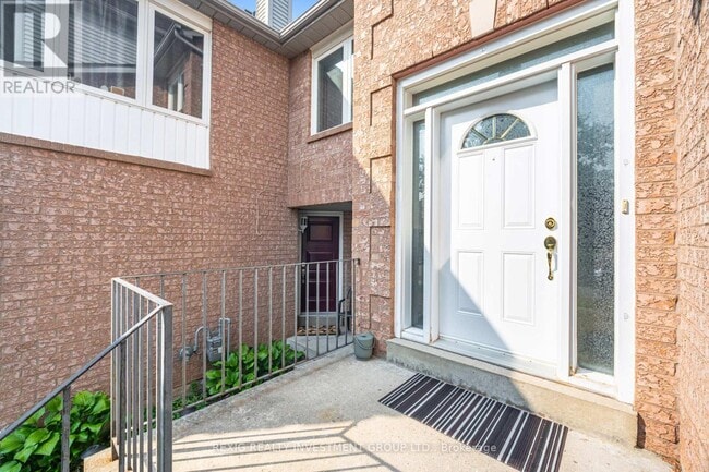 Building Photo - 1057 Lindsay Dr