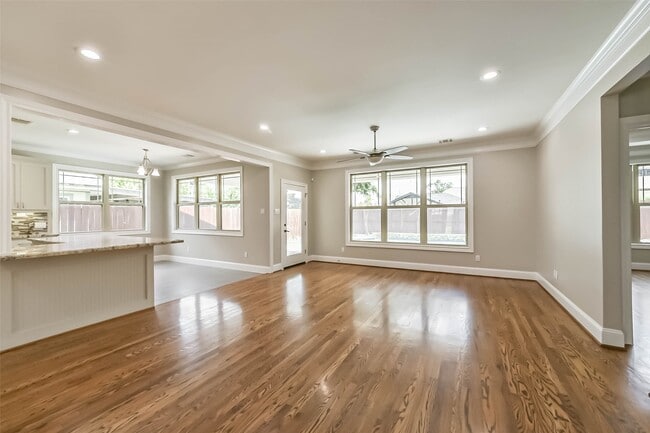 Building Photo - 1317 Chantilly Ln
