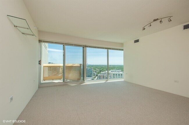 Foto del edificio - 1720 Maple Ave