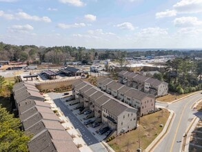 Building Photo - 2345 Tarben Dr