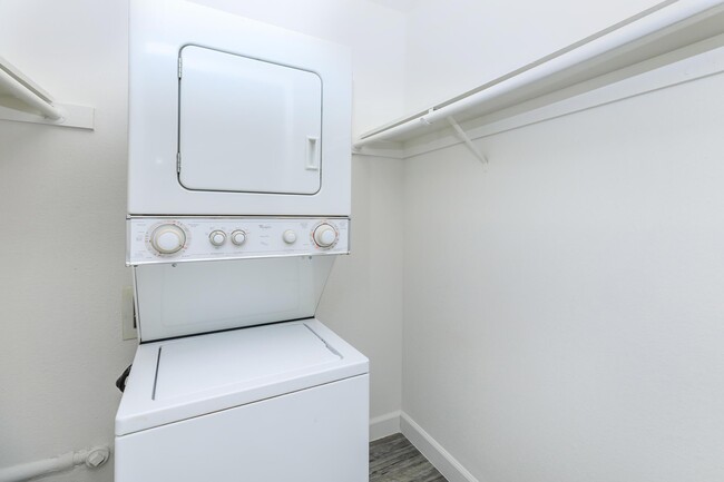 Renovated 1BR, 1BA - 630 SF - Palisade Park