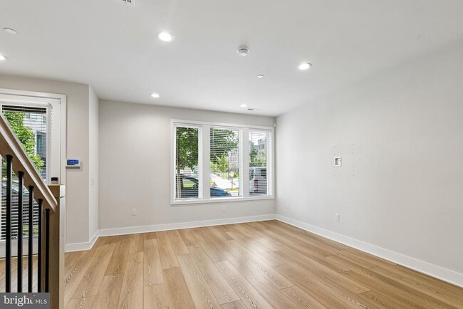 Building Photo - 2160 Northbank Pl