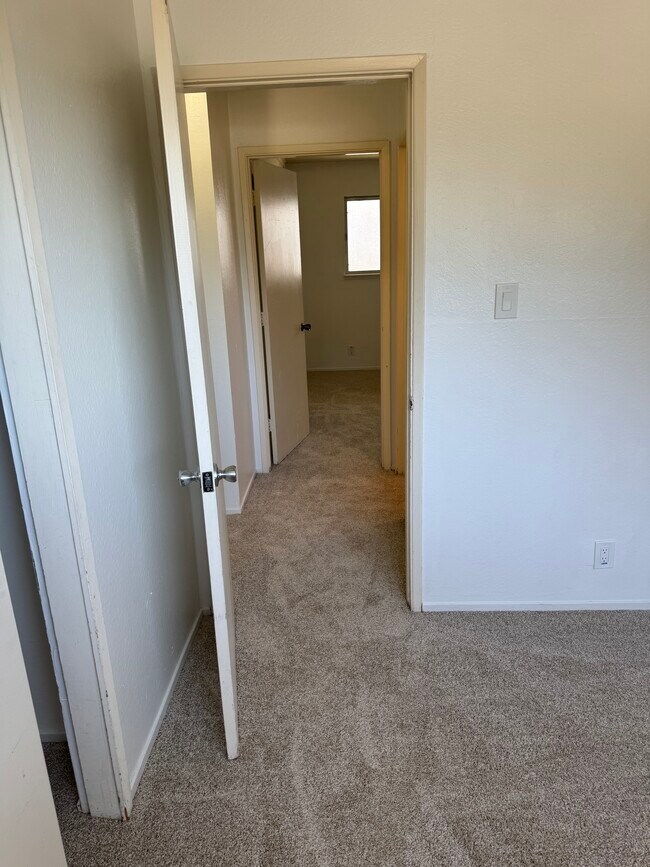 Foto del edificio - 8043 Greenridge Dr