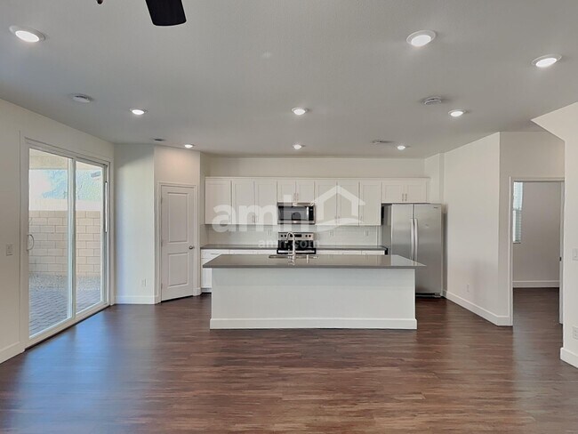 Foto del edificio - 8882 Carmine Cob Ave