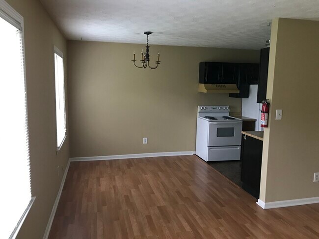 Building Photo - 3717 Camelot Dr