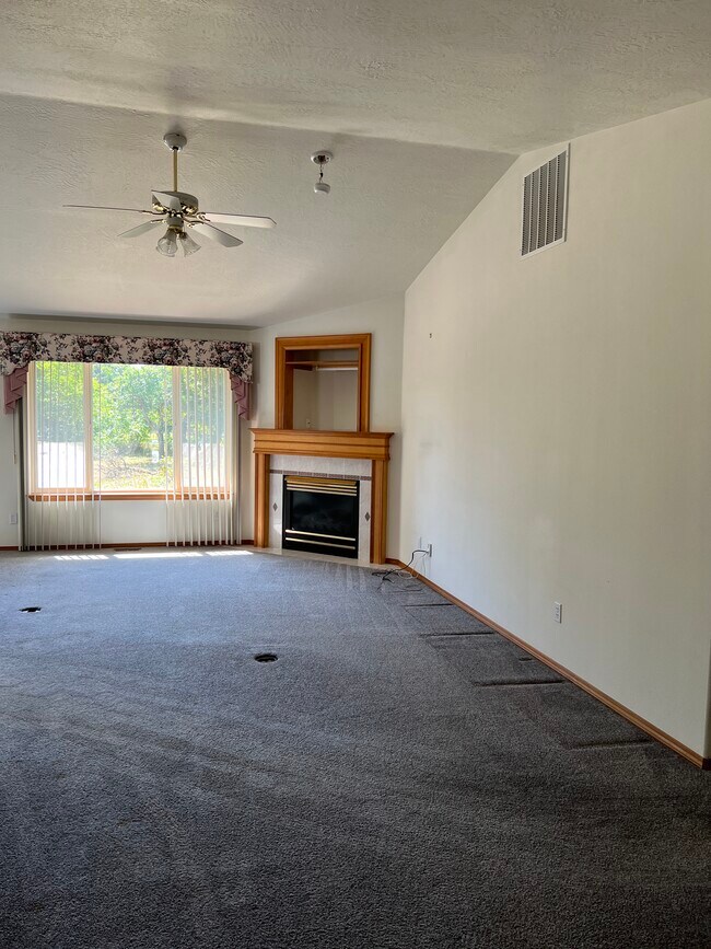 Building Photo - 1100 E Autumn Crest Loop