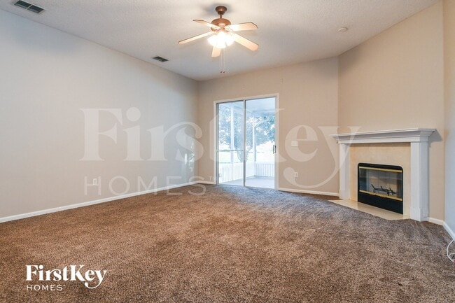 Foto del edificio - 848 MacKenzie Cir