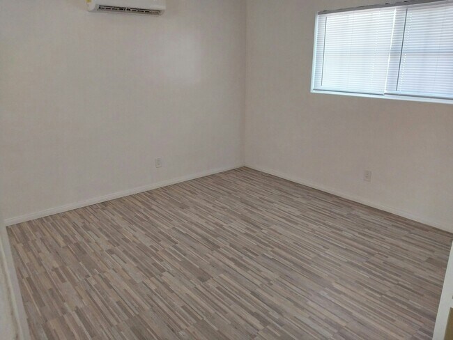 Foto del edificio - 11010 Knobb Ave