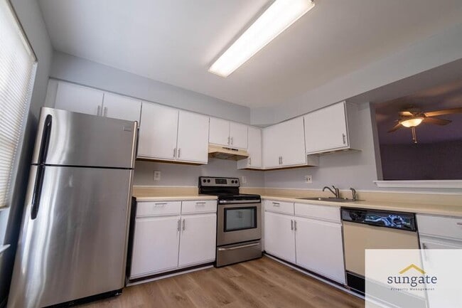 Foto del edificio - 46 Hardwood Dr