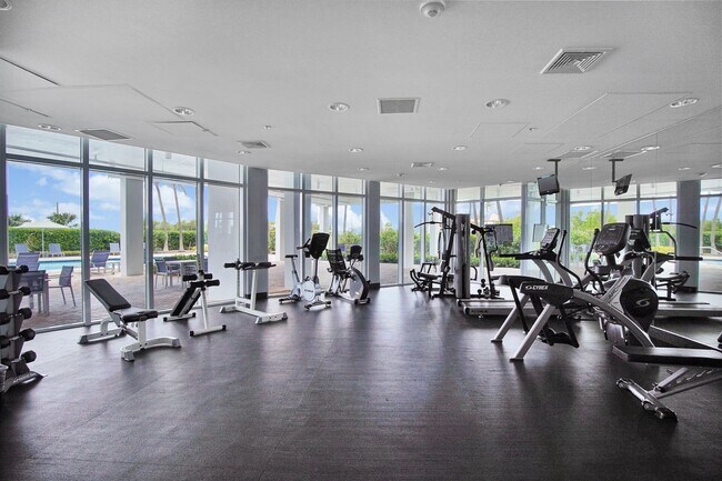 Foto del edificio - 6515 Collins Ave