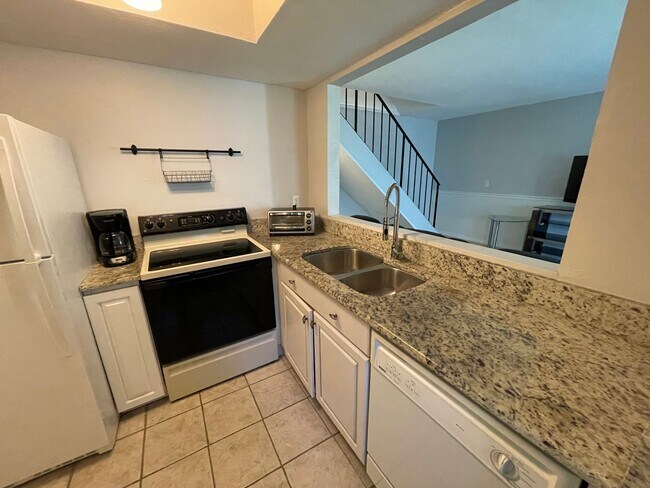 Building Photo - 3363 Alouette Cir