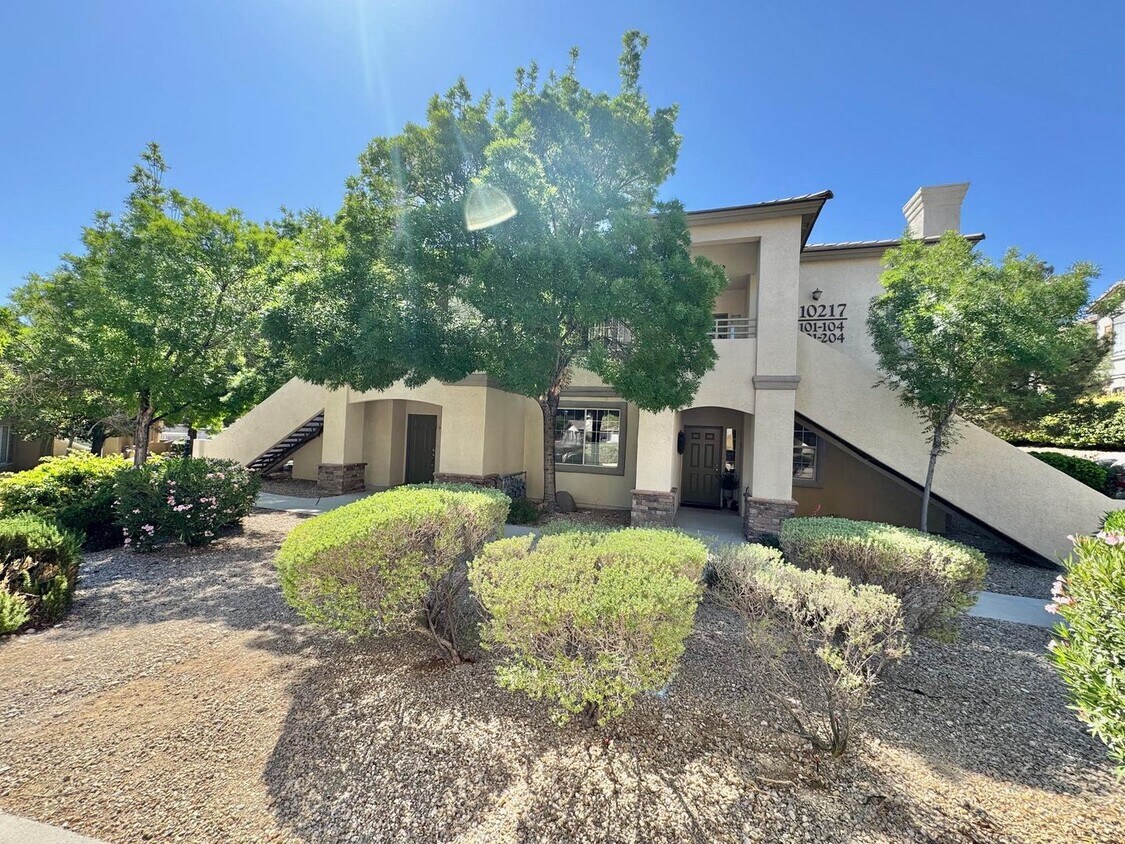 Primary Photo - ABSOLUTELY STUNNING 2 BEDROOM, 2 BATHROOM ...