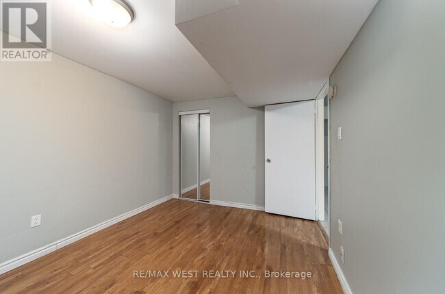 Building Photo - 2534 Palisander Ave