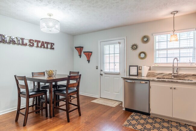 Cocina completamente amueblada - Planta baja - 1255 Louisville St