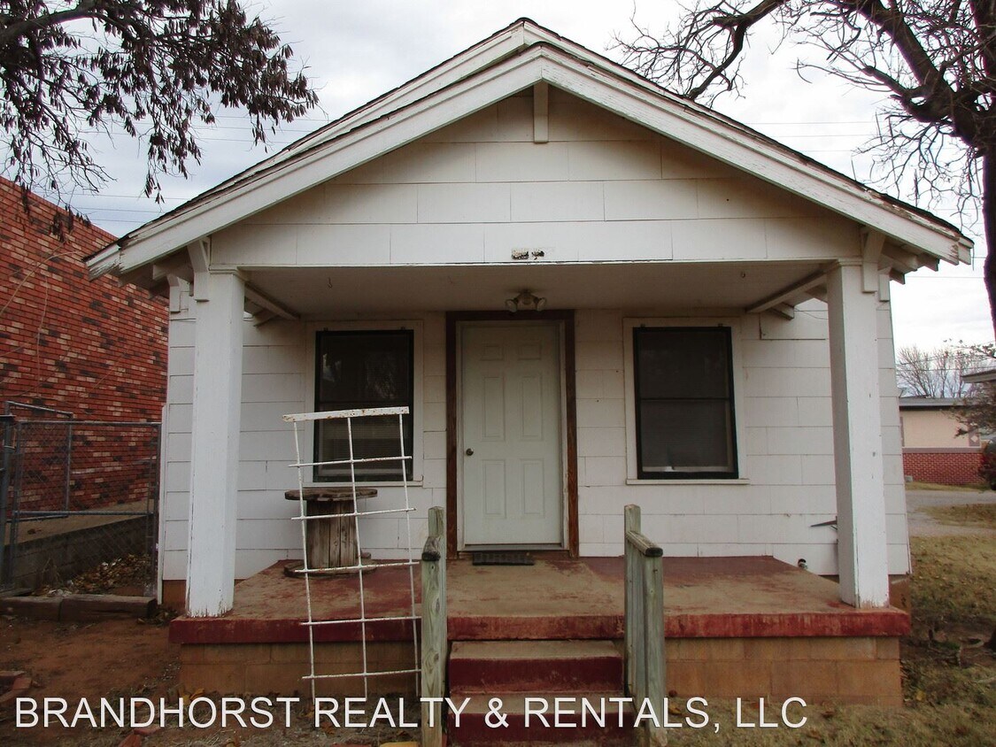 215 1/2 E Tom Stafford St, Weatherford, OK 73096 House Rental in
