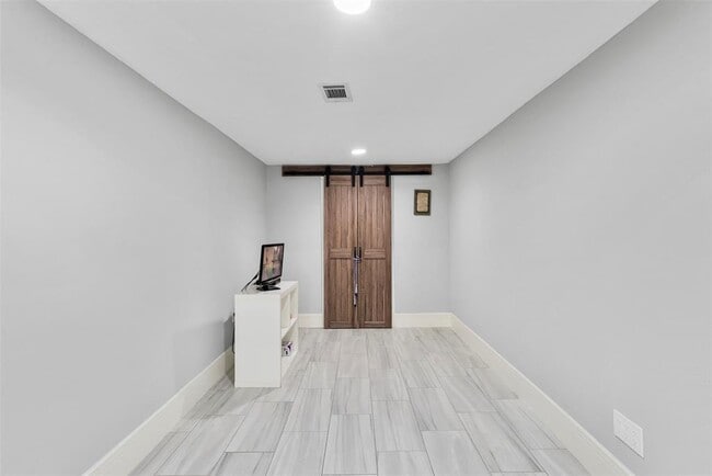 Building Photo - 7727 Barberton Dr