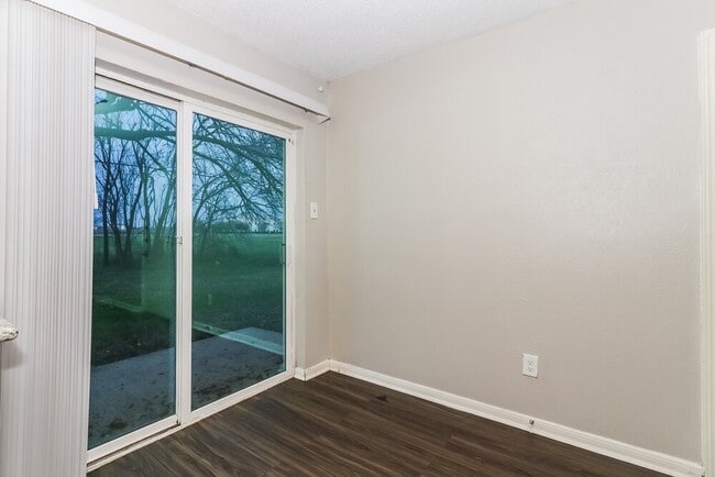 Building Photo - 7218 Wren Cir