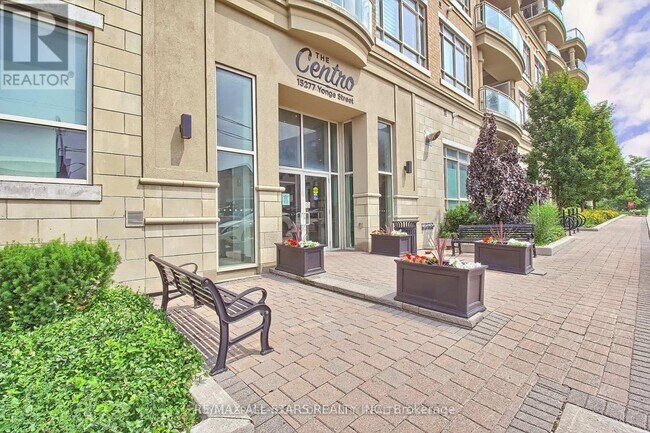 Photo du bâtiment - 15277 Yonge St