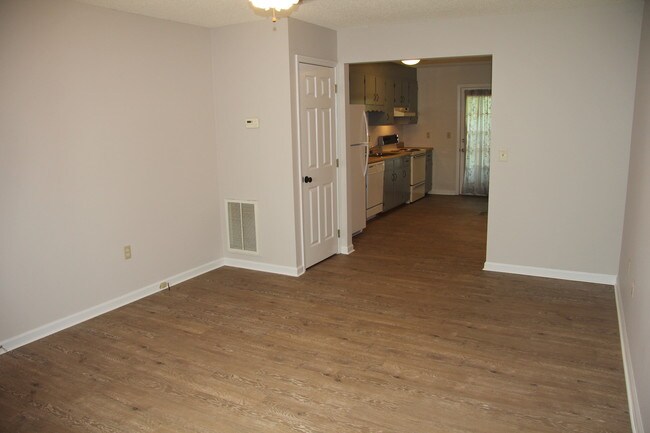 Building Photo - 151 Town Loop