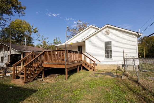 Building Photo - 135 W 14th Ave