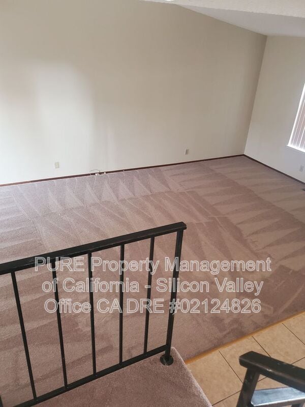 Building Photo - 604 Lochburry Ct
