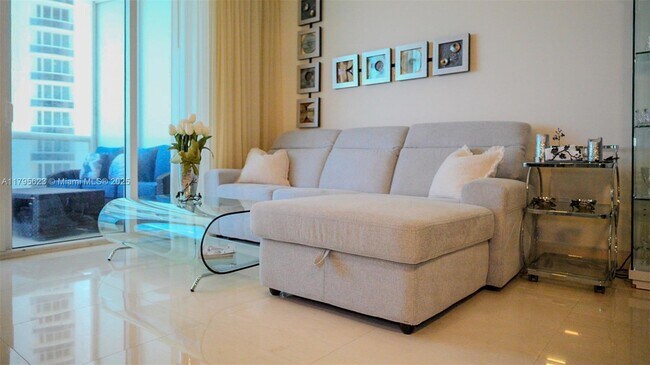 Foto del edificio - 15901 Collins Ave
