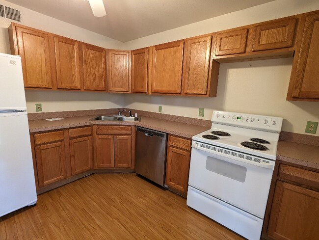 Building Photo - 114 Scofield Ave