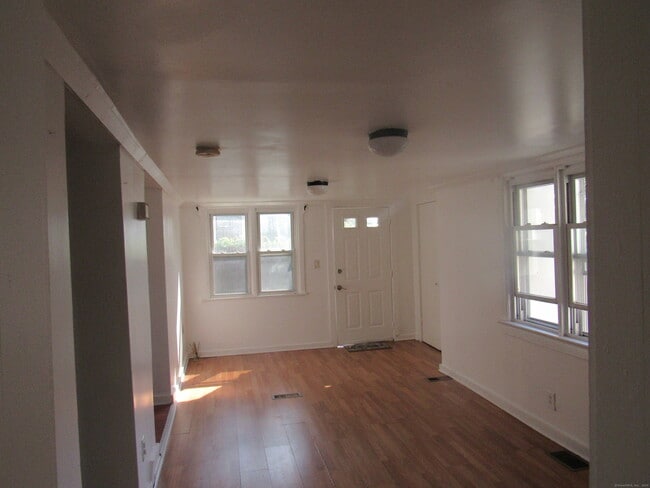Building Photo - 36 Butler St