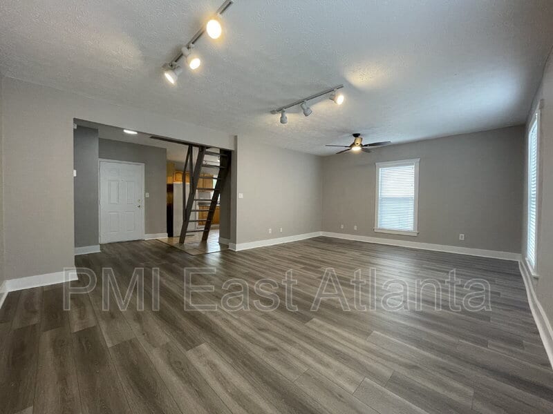 Photo - 486 Old Wheat St NE