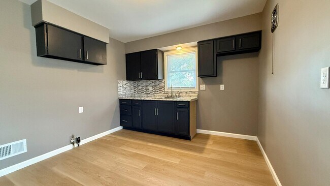 Foto del edificio - 5922 N 84th St