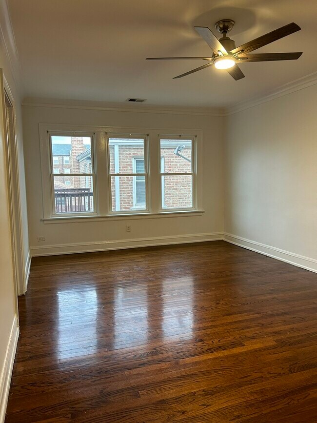 Foto del edificio - 2739 W Lunt Ave