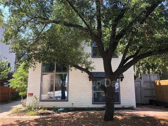 Building Photo - 5027 Manett St