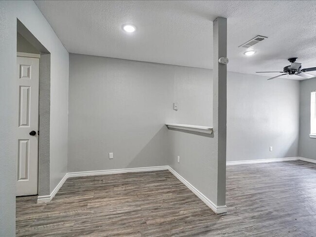 Foto del edificio - 5117 Lavender St