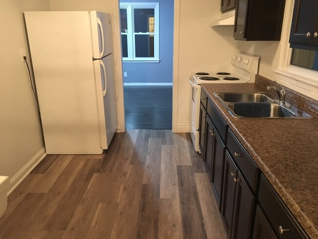 Photo du bâtiment - 2496 Alexis Rd