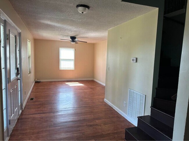 Building Photo - 6354 Meadowbranch Rd